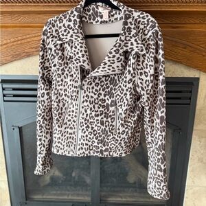 Chic Leopard Print Leather Jacket